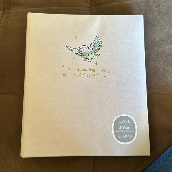 Harry Potter baby book - Picture 1 of 7